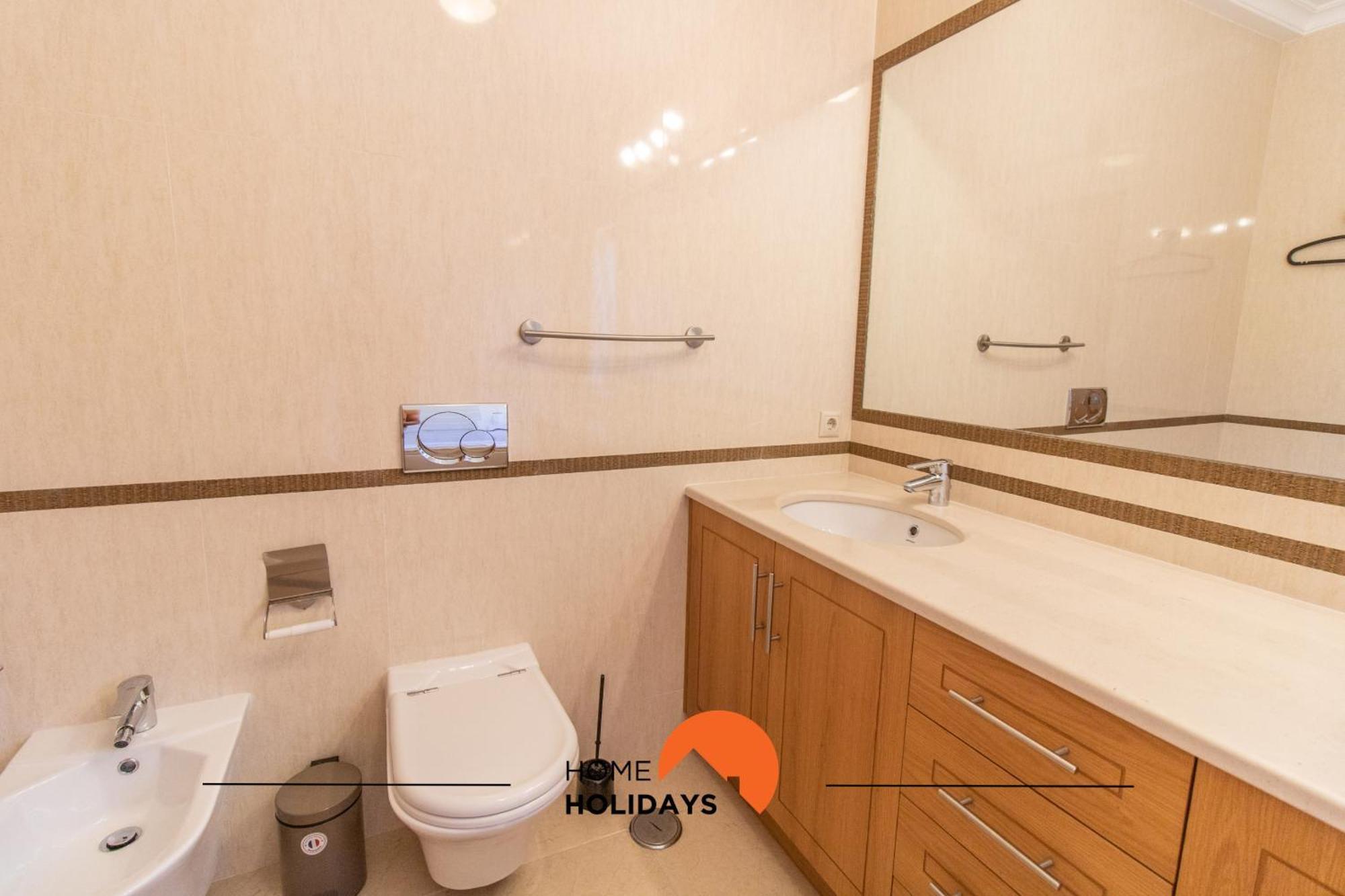 Holiday home #297 Moderna V3 Com Piscina By Holidays *