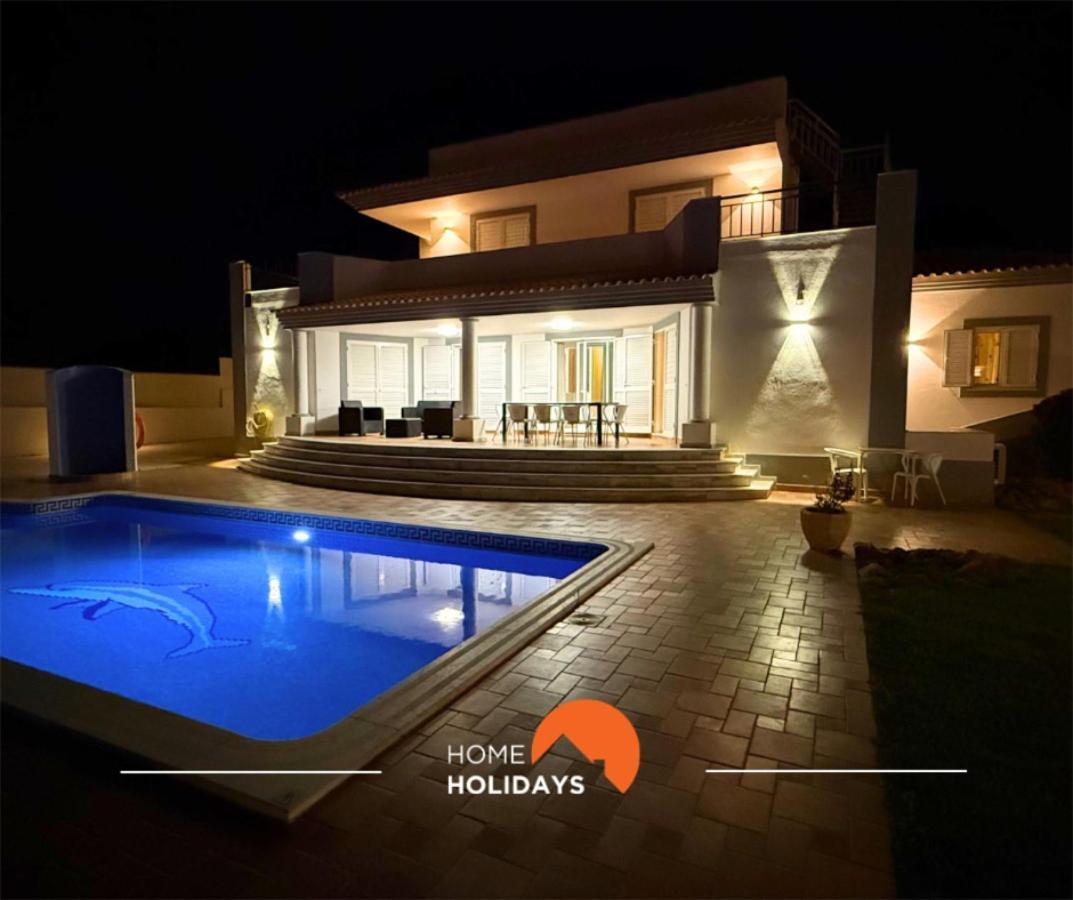 #297 Moderna V3 Com Piscina By Holidays Holiday home