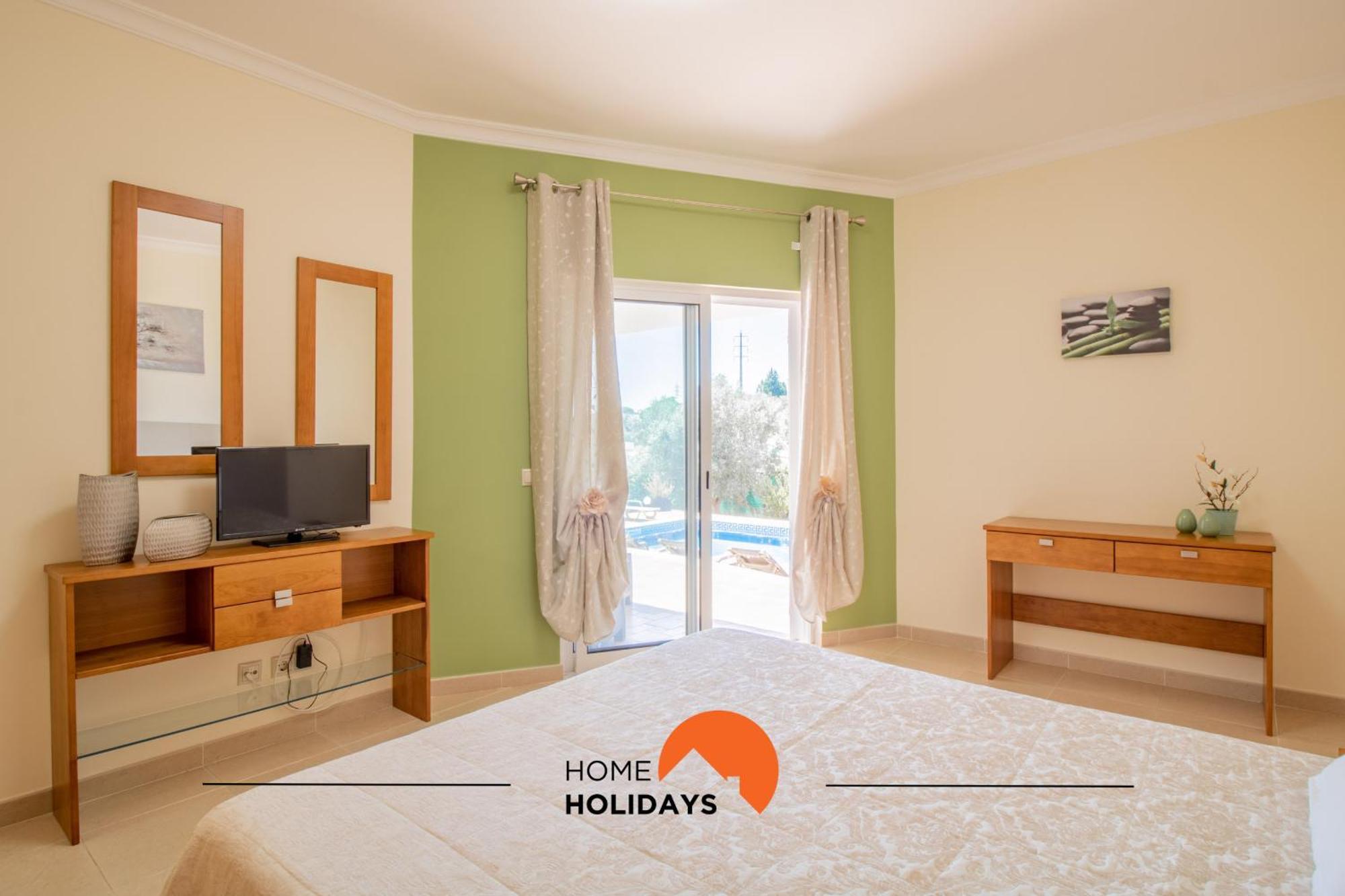 Holiday home #297 Moderna V3 Com Piscina By Holidays *
